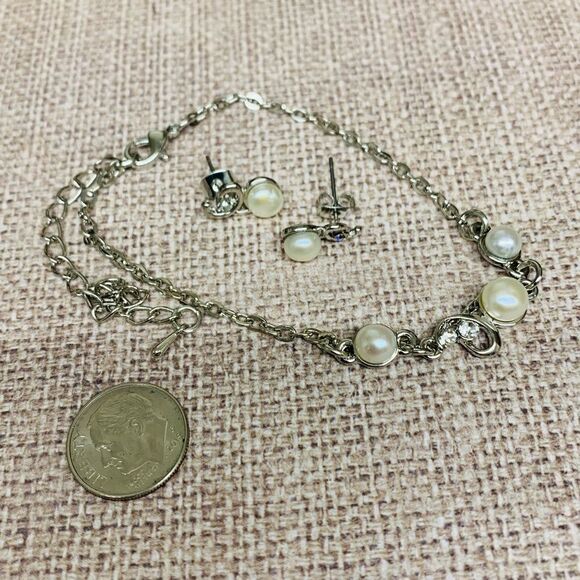 Silver Pearl and Crystal Bracelet Earring Set - Picture 1 of 2